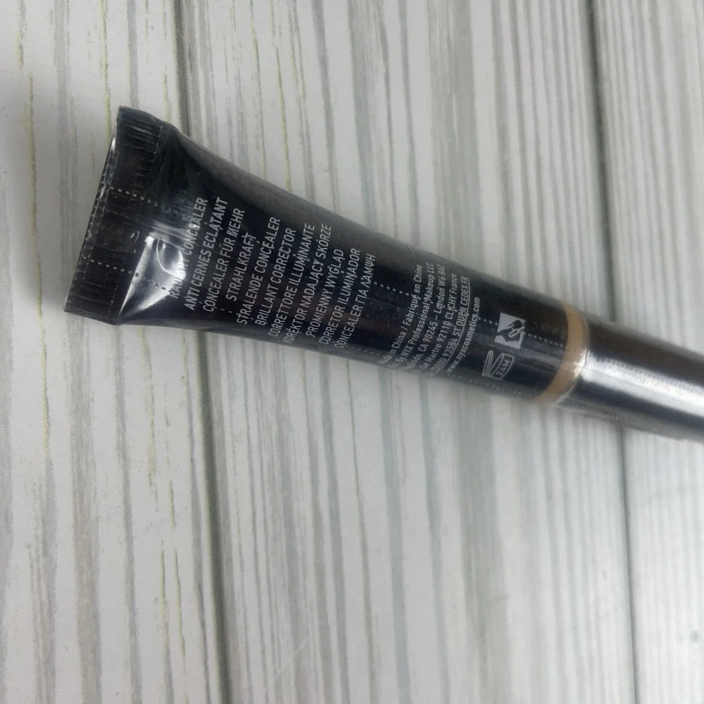 NYX PROFESSIONAL MAKEUP Born To Glow Radiant Concealer-‎ TRUE BEIGE BTGC08